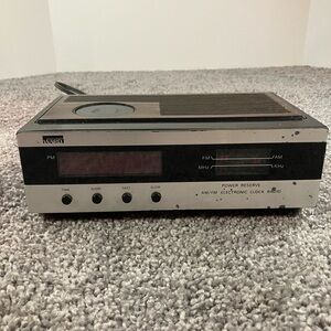 Vintage Montgomery Ward Clock Radio Clock Model: Gen 1919A